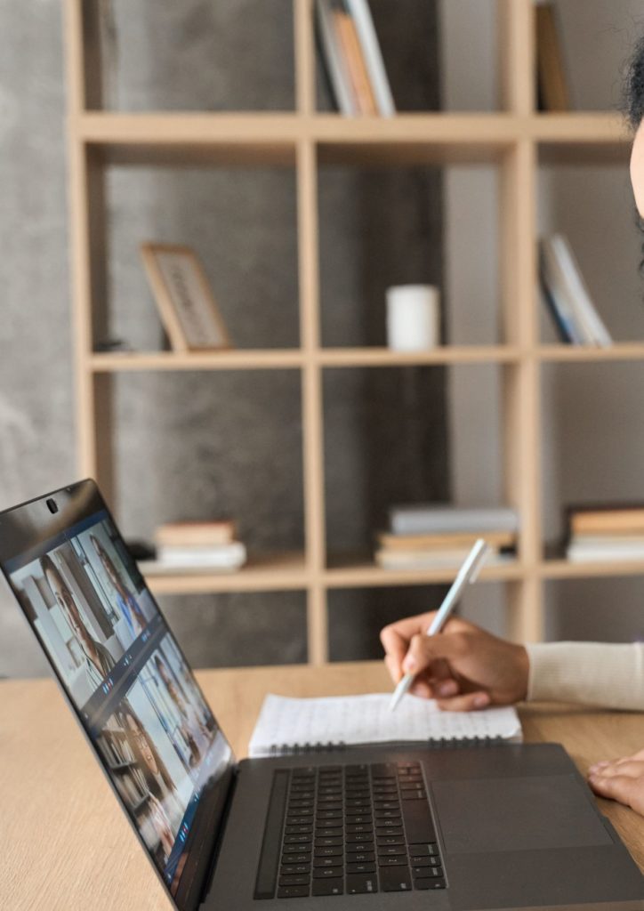 Dirigir equipos de trabajo en entornos virtuales