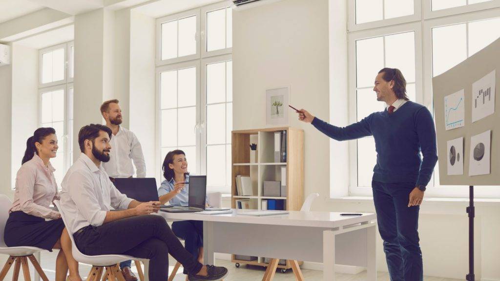 Dirección de ventas en modelos de escala