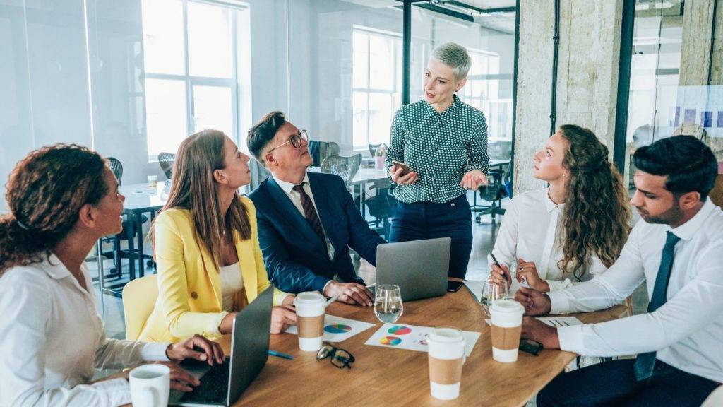Habilidades y competencias de gestión, personales y sociales, para el entorno digital